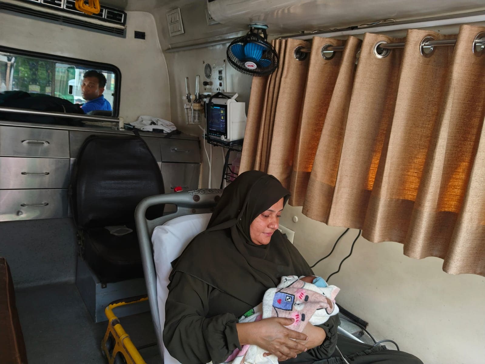 CodBlu Private Pediatric Ambulance From Pitampura To Kirti Nagar, Delhi