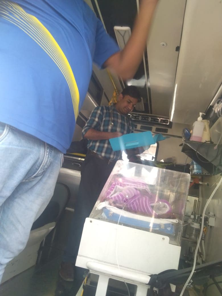New Borne Baby Shifted In Incubator From Apollo Hospital Lucknow To Delhi