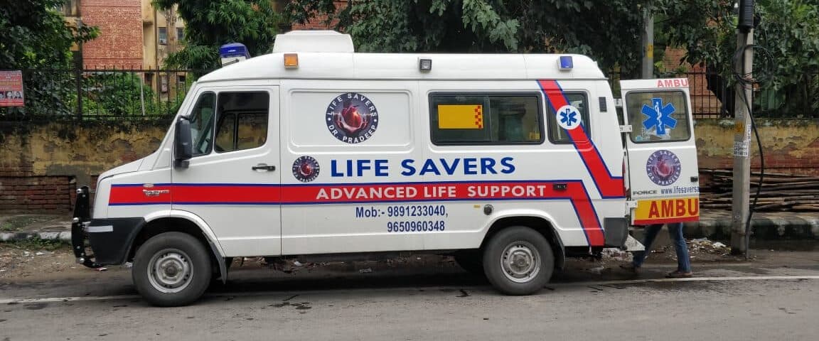 Untrained technicians are fooling people by offering ICU ambulance services at low prices